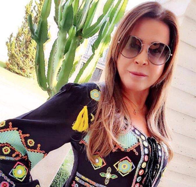 Mas essa não é a declaração mais polêmica que Zilu deu recentemente envolvendo o casal! Depois da entrevista para o Hora do Faro, Zilu e seus advogados resolveram entrar na justiça novamente para rever o processo de divórcio dela com Zezé. A empresária alega que o cantor teria esvaziado o patrimônio do casal a fim de se beneficiar na partilha de bens, pedindo uma anulação do primeiro acordo feito na justiça. Em 2020, Zezé Di Camargo saiu vencedor em três processos que tinha contra ela. A empresária pedia uma pensão vitalícia ao cantor, mas esse pedido foi negado. Além disso, ela ainda pede cerca de 15 milhões de reais da partilha de bens e luta por parte do lucro de cachês de Zezé após a separação. Mas essa não é a declaração mais polêmica que Zilu deu recentemente envolvendo o casal! Depois da entrevista para o Hora do Faro, Zilu e seus advogados resolveram entrar na justiça novamente para rever o processo de divórcio dela com Zezé. A empresária alega que o cantor teria esvaziado o patrimônio do casal a fim de se beneficiar na partilha de bens, pedindo uma anulação do primeiro acordo feito na justiça. Em 2020, Zezé Di Camargo saiu vencedor em três processos que tinha contra ela. A empresária pedia uma pensão vitalícia ao cantor, mas esse pedido foi negado. Além disso, ela ainda pede cerca de 15 milhões de reais da partilha de bens e luta por parte do lucro de cachês de Zezé após a separação.