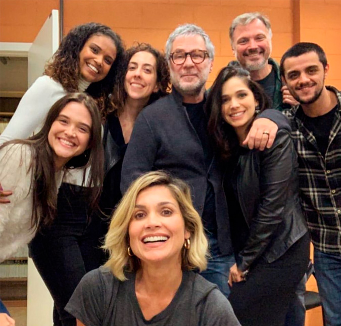 Juliana Paiva faz primeira aparição com elenco de <i>Salve-se Quem Puder</i> após morte do seu pai