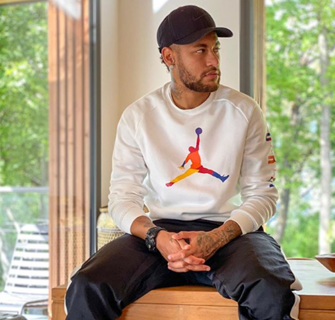 Neymar compartilha foto e alfineta os amigos: <I>Iludindo as minas!</i>