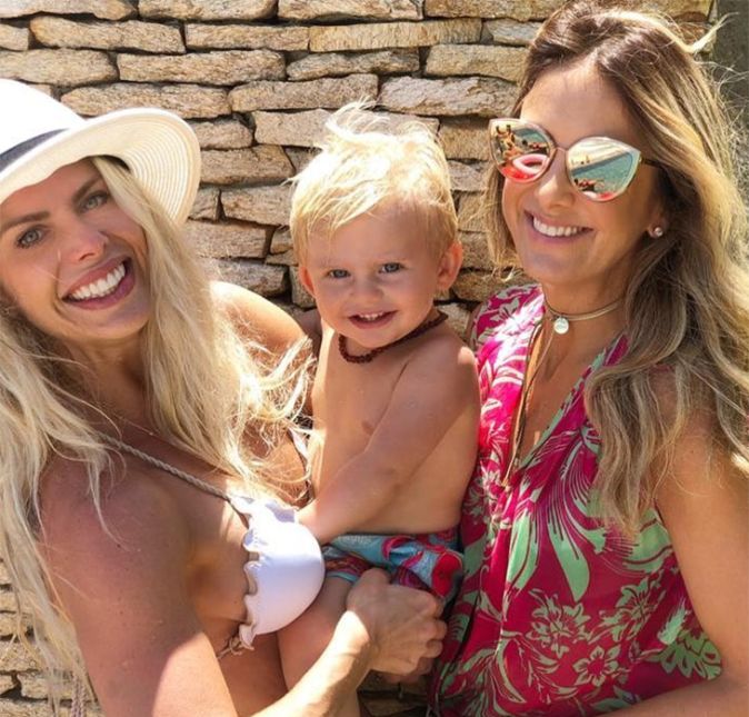 Elas até viajam juntas, e registram todos os momentos de diversão, é claro. Elas até viajam juntas, e registram todos os momentos de diversão, é claro.