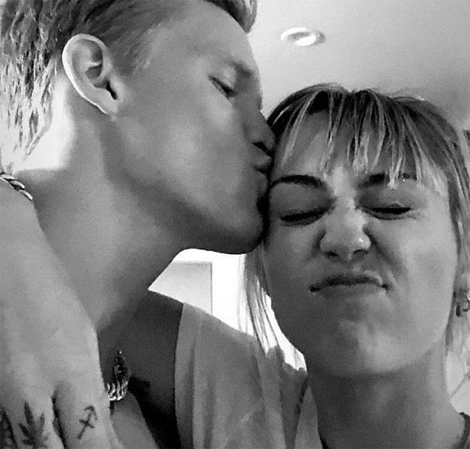 Após desabafo, Miley Cyrus aparece em clique fofo ao lado de Cody Simpson!