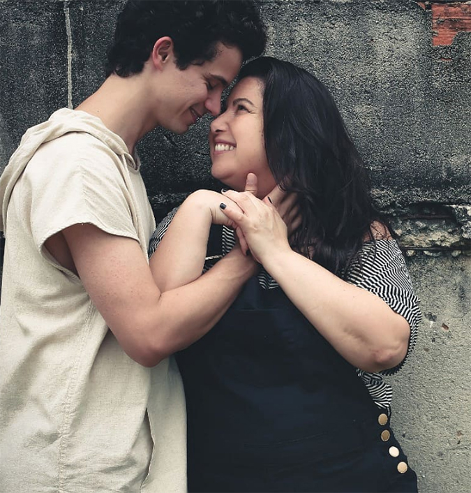 Mariana Xavier posta foto com o novo namorado e se declara: <i> Só o amor sendo doce e leve como sempre deveria ser</i>