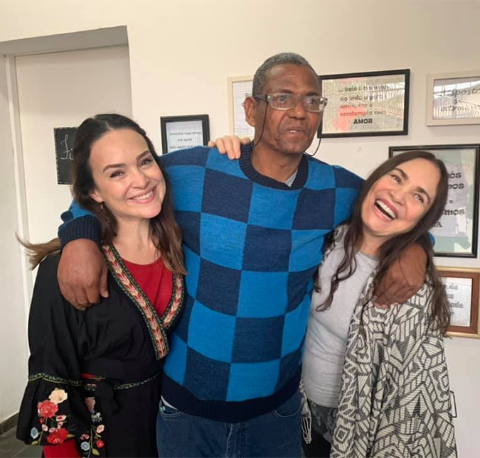 Regina Duarte e Gabriela Duarte visitam abrigo em São Paulo