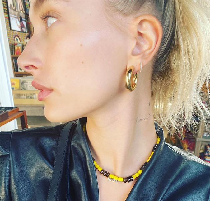 Justin Bieber faz colar e dá de presente para Hailey, sua esposa, confira a foto!