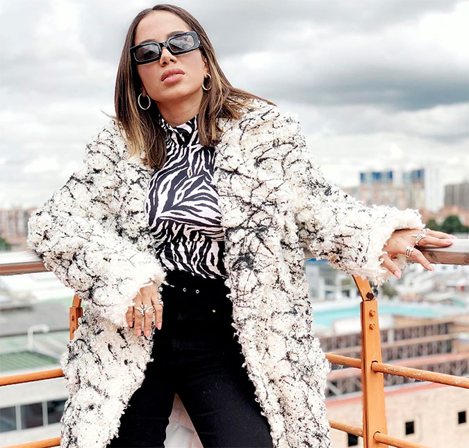 Anitta passa por turbulência em voo e amigo da cantora entrega: <I>- Gritava mais que uma galinha</I>