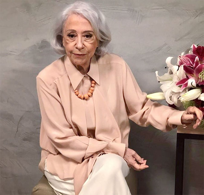Fernanda Montenegro agradece mensagens de aniversário e brinca: <i>- Vamos ficar nos 90</i>