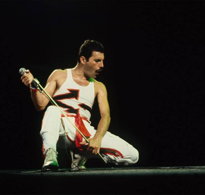 Assistente revela que Freddie Mercury parou de tomar remédios duas semanas antes de morrer, entenda