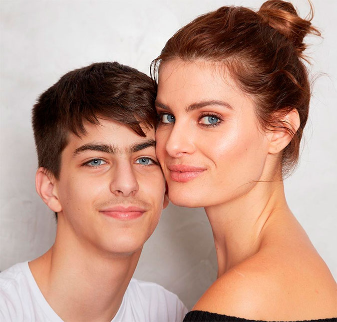 Isabeli Fontana posta homenagem em aniversário do filho: <I>Meu bebê faz 13 anos!</I>