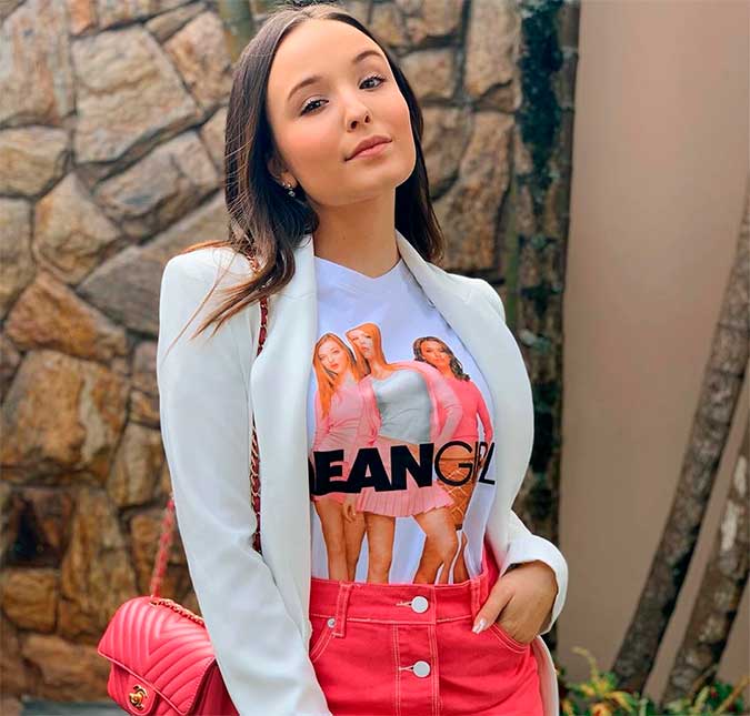 Larissa Manoela revela que perdeu avó para o câncer de mama e conscientiza seguidores sobre a doença