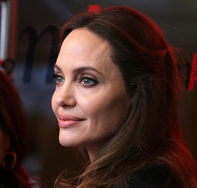 Angelina Jolie fala sobre retirada dos seios: <i>Fiz escolhas para melhorar minhas chances de ver meus filhos crescerem</i>