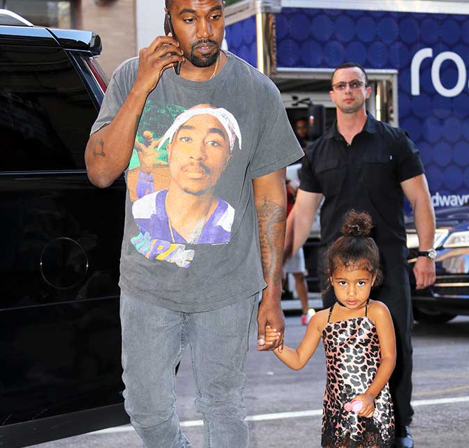 Kanye West proíbe filha de usar <I>tops</i> e maquiagem: <I>Tentava vesti-la como Rihanna</i>