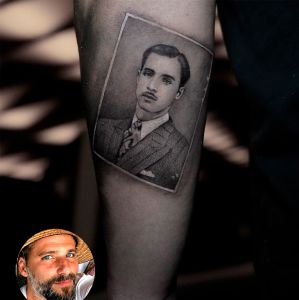 Viúvo de Paulinha Abelha faz tatuagem para homenagear a cantora. Confira os  famosos que têm tattoos com declarações - Estrelando