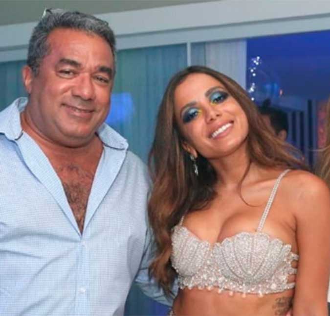 Pai de Anitta revela planos para o encontro com o <i>novo</i> filho: <i>Só na hora a gente sabe quando a lágrima rola</i>