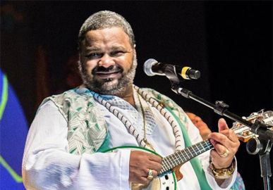 Arlindo Cruz deve deixar CTI após 18 dias de internação e filha do músico tranquiliza: - <i>Está se recuperando super bem</i>
