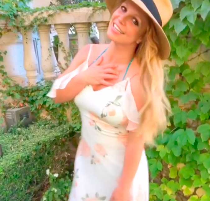Britney Spears faz vídeo divertido com e sem vestido longo: <I>Me sentindo uma deusa</i>