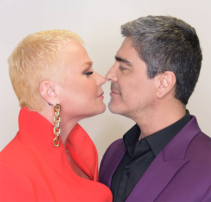 Xuxa Meneghel responde internauta que queria <i>nudes</i> de Junno: <i>Só da tia Xuxa</i>