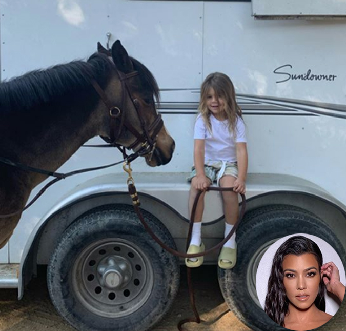 Kourtney Kardashian dá resposta atravessada para seguidor por conta de críticas ao cabelo de seu filho