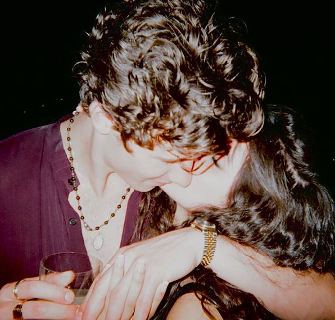 É oficial! Shawn Mendes surpreende fãs e revela a data que começou seu namoro com Camila Cabello!