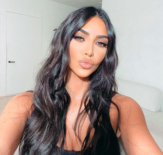 Kim Kardashian processa <i>app</i> de maquiagem em 40 milhões de reais por usar sua imagem sem permissão, diz <i>site</i>