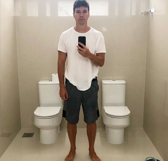 Rodrigo Faro mostra que tem duas privadas no banheiro de sua casa, veja!