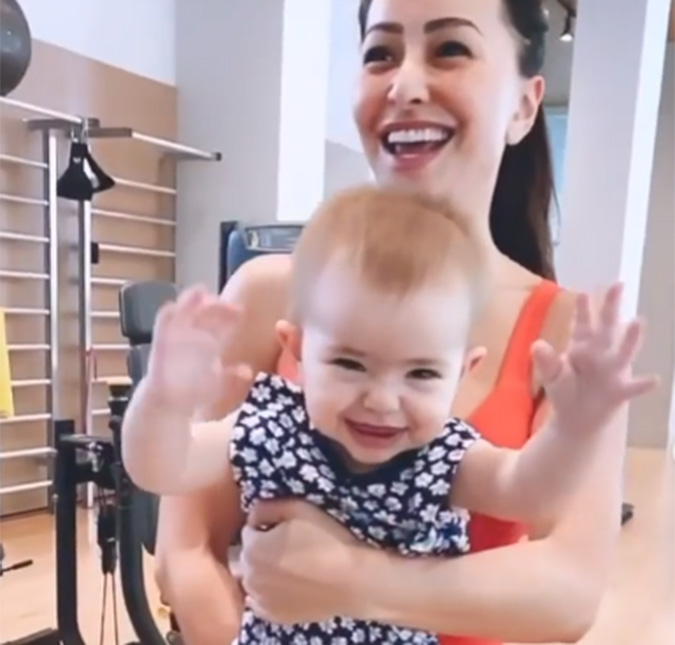 Sabrina Sato recebe ajudinha especial de Zoe na hora de malhar, confira o vídeo!