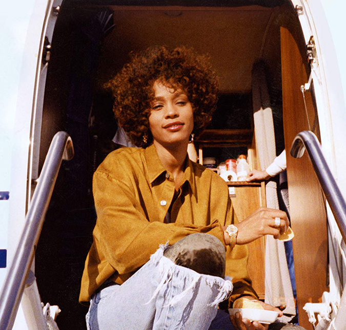 Melhor amiga de Whitney Houston dá, pela primeira vez, detalhes da vida íntima que mantinha com a cantora: <i>Acariciá-la parecia um sonho</i>