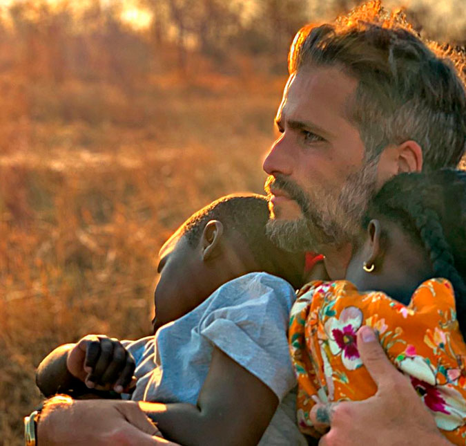 Bruno Gagliasso participa do <i>Caldeirão do Huck</i> e revela ciúme de Titi com Bless