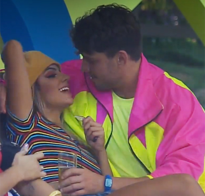 Hariany Almeida surpreende Lucas Viana ao vivo ao falar que tem dúvidas sobre futuro do namoro: - <i>Eu não sei. Preciso do apoio de quem me ama de verdade</i>