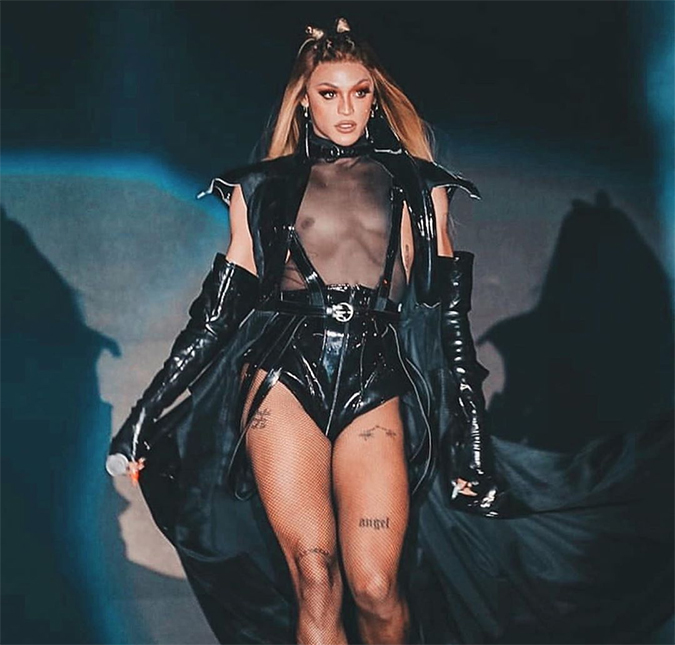 Fãs invadem palco em <i>show</i> de Pabllo Vittar e cantora faz desabafo: <i>- Não subam!</i>