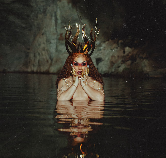 Gloria Groove lança o primeiro clipe do <I>EP</I> visual <I>Alegoria</I>; assista à <I>MIL GRAU</I>!