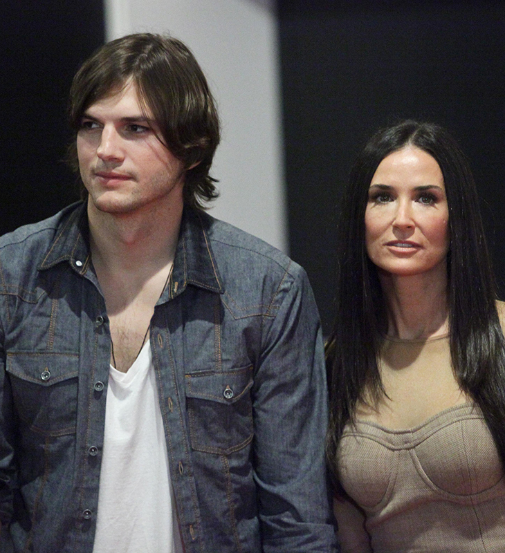 Ashton Kutcher <I>ignorou</i> revelações do livro da ex, Demi Moore, diz fonte: <I>Ele seguiu em frente</i>