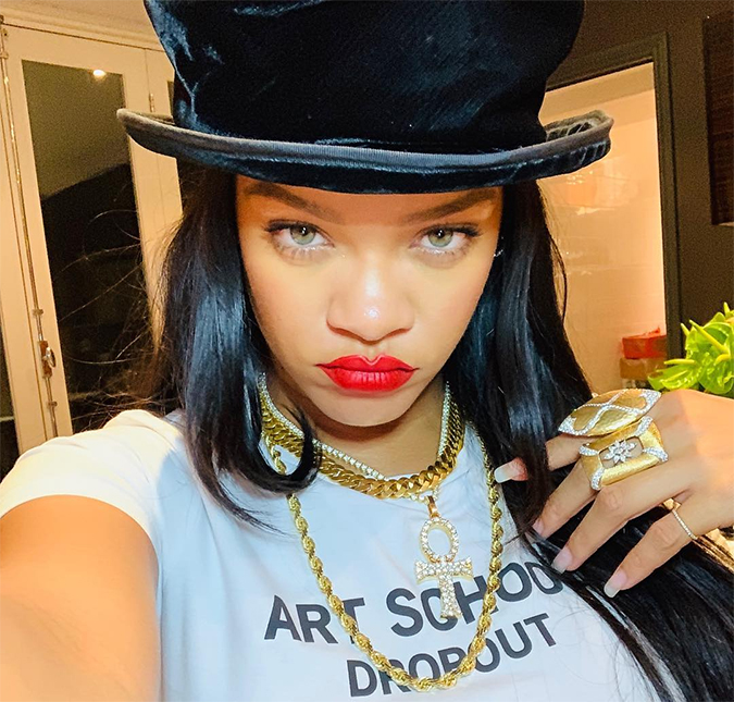 Rihanna desabafa nas redes sociais e acaba bloqueando seu estilista: <i>Não preciso desse tipo de negatividade na minha vida!</i>