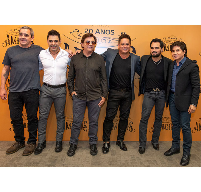Grupo <I>Amigos</I> revela conversas hilárias em aplicativo de mensagens e elege momento mais marcante dos 20 anos de parceria: <I>- A morte do Leandro</I>
