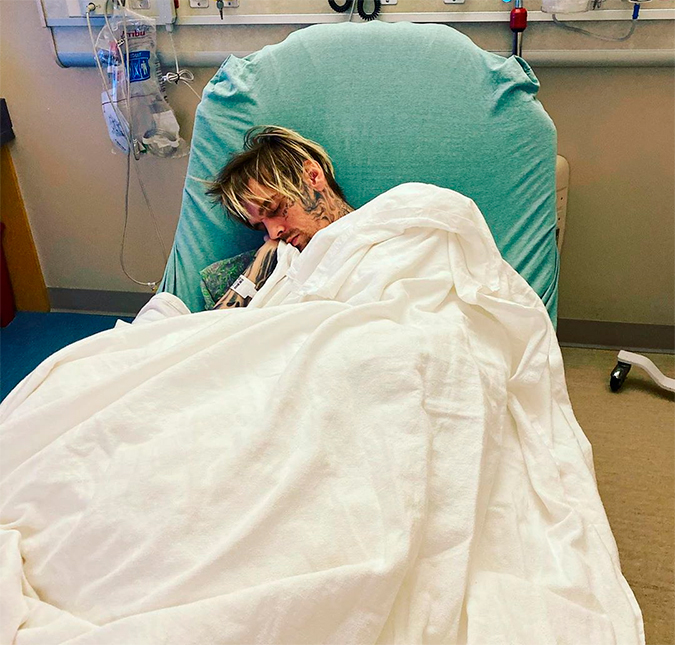 Após dramas familiares, mãe leva Aaron Carter ao hospital por perda excessiva de peso
