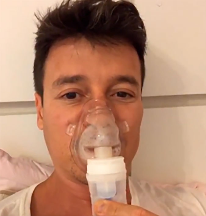 Rodrigo Faro tranquiliza fãs sobre seu estado de saúde e desabafa: - <I>O mais difícil é ficar longe das minhas filhas</I>