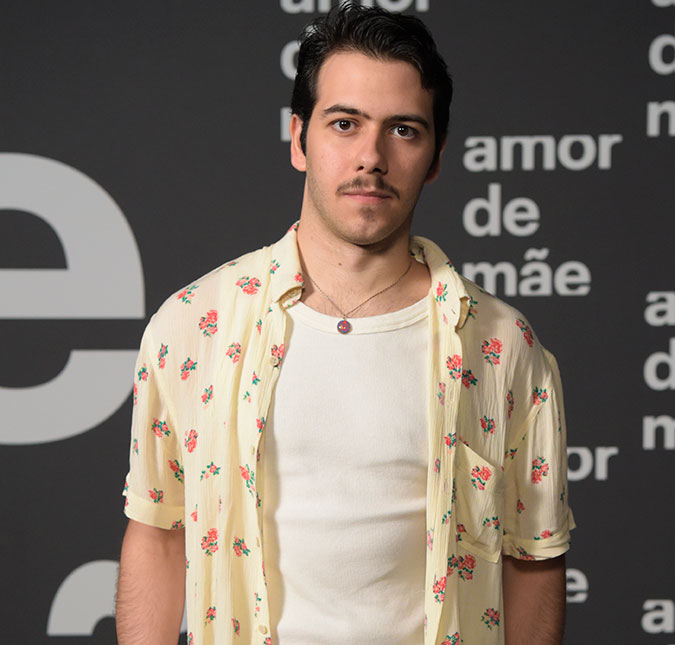 Filho de Alessandra Negrini nega que a mãe tenha ficado com ciúmes por ele trabalhar com o pai, Murilo Benício: <I>- Ela também quer trabalhar comigo</I>