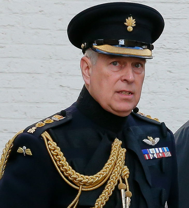 Príncipe Andrew, terceiro filho da Rainha Elizabeth II, anuncia afastamento da vida pública após escândalo envolvendo pedófilo