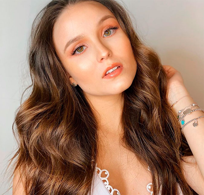 Após confirmar saída do <I>SBT</I>, Larissa Manoela é vista nos estúdios <I>Globo</I> com os pais