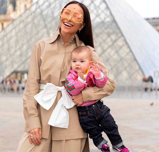 Fofura! Zoe, filha de Sabrina Sato, vê a mãe na televisão pela primeira vez; veja!