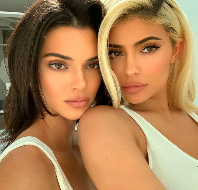 Kendall e Kylie Jenner são vaiadas em partida de futebol americano e reagem. Veja!