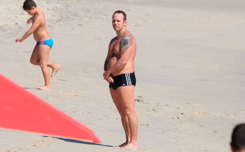 Sergio Hondjakoff O Cabecao De Malhacao Surpreende Pelo Visual Ao Curtir Praia No Rio De Janeiro Veja As Fotos Estrelando