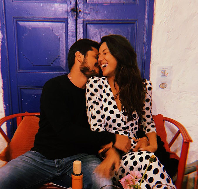 Bruno Gissoni posta clique romântico ao lado da esposa, Yanna Lavigne, durante viagem: <i>Ela chegou</i>