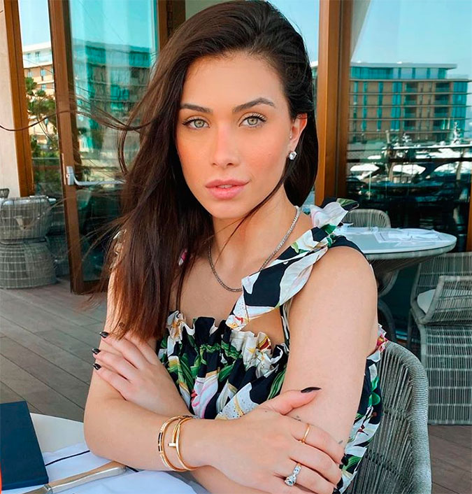 Flavia Pavanelli posta primeira foto com novo namorado e internautas brincam: <I>Kevinho que lute</i>; veja fotos!