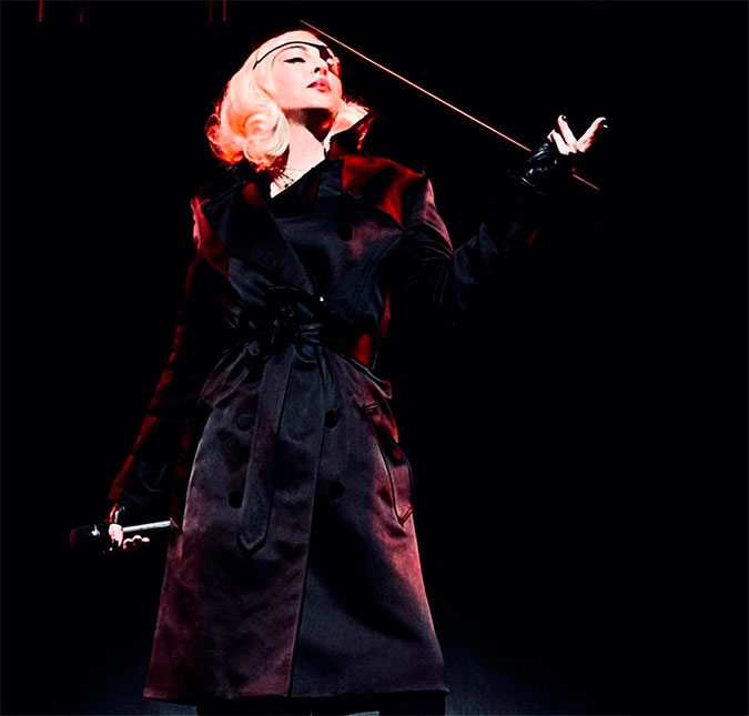 Aos 61 anos de idade, Madonna cancela <I>shows</I> por problemas de saúde