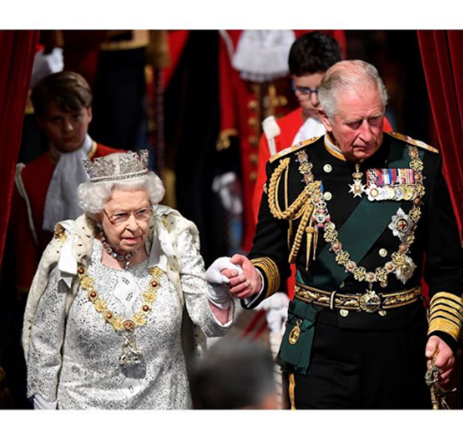 Rainha Elizabeth II pretende se aposentar daqui um ano e meio - dando o trono ao filho, príncipe Charles