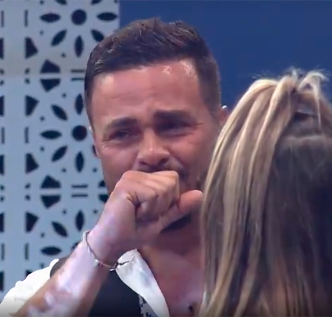 Rodrigo Phavanello, novo fazendeiro, chora e se emociona em <I>A Fazenda: Chorando porque vai acabar</i>
