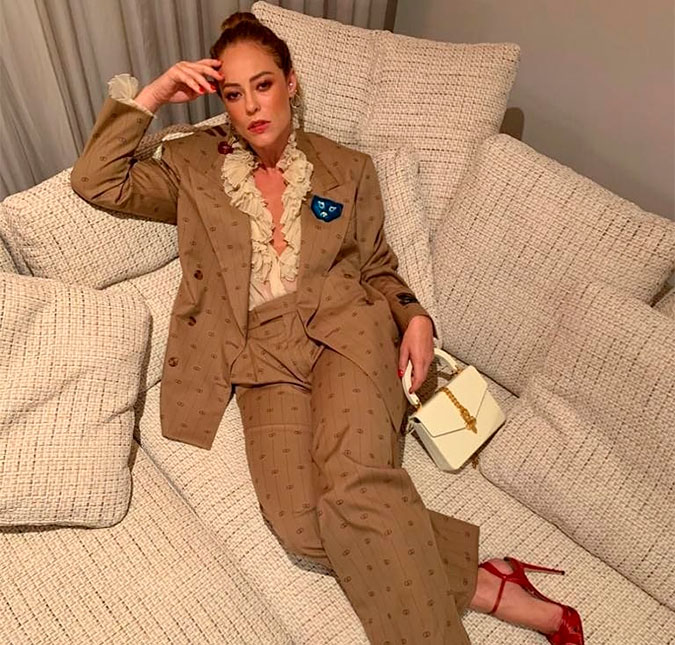 Paolla Oliveira faz carão ao posar com <I>look</I> de 18 mil reais