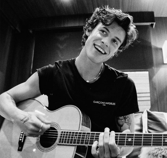Shawn Mendes dança música de Ludmilla nos bastidores de seu <i>show</i> no Rio de Janeiro, veja!