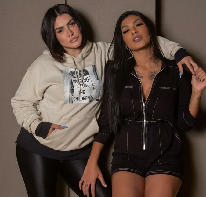 Cleo e Pocah sensualizam e se agarram em bastidores do clipe de <i>Queima</i>; assista!