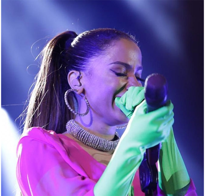 Anitta recria <i>show</i> do <i>Rock in Rio</i>, canta música de Ludmilla e chora ao agradecer o público: <i>- Eu era um nada</i>